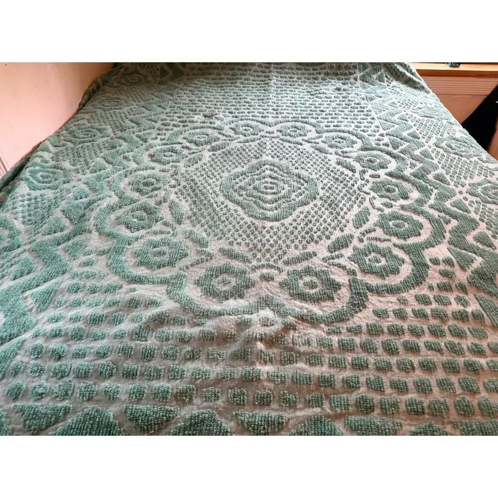 Vintage Mint Green Woven Chenille Bedspread 76x101 Mid Century Tufted Medallion
